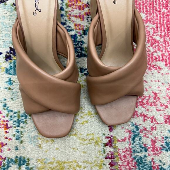 Qupid Brown Faux Leather Minimalist Crossover Heeled Sandal Heels 9 - Picture 2 of 8